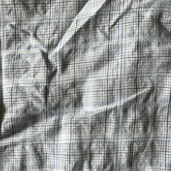 Marc Anthony Button Down Shirt. - Picture 3 of 7